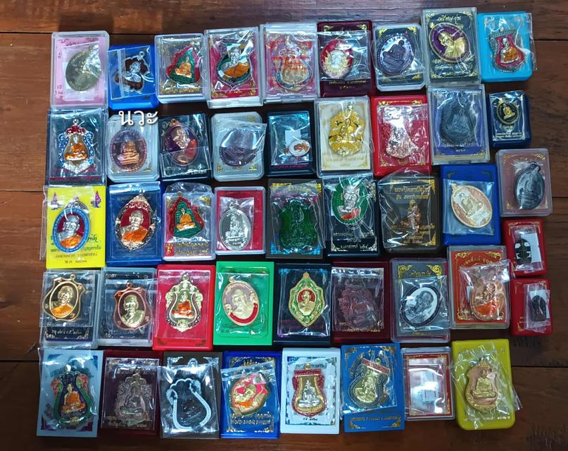 พระเหรียญหลวงพ่อพัฒน์ยกชุด 168 องค์มีนวะ 2 เหรียญล้วน 2