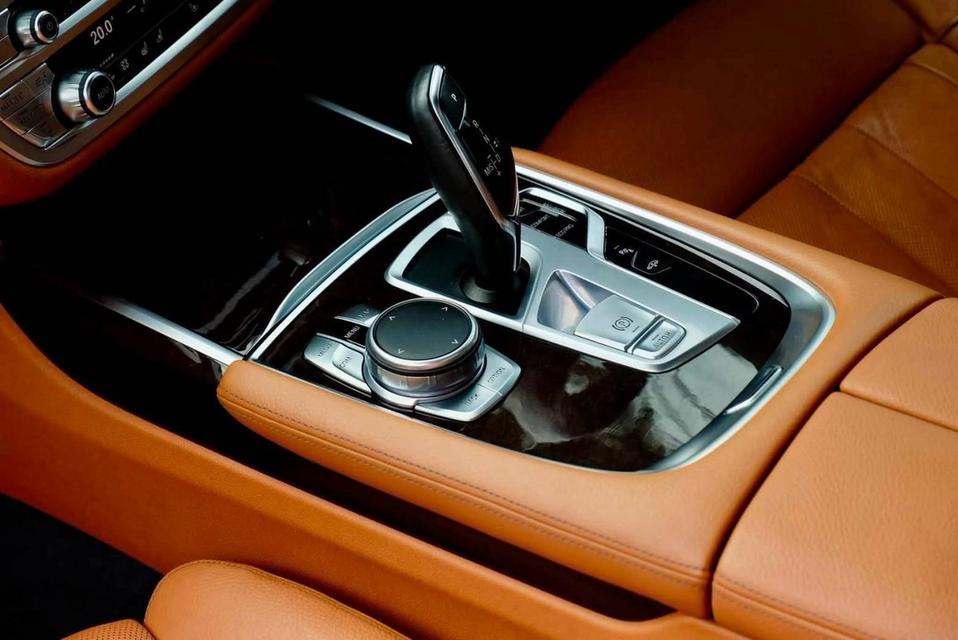 (แจ้งรหัสรถ PR3003) Bmw (G12) 740Li xDrive Pure Excellence ปี 2017 รูปที่ 6