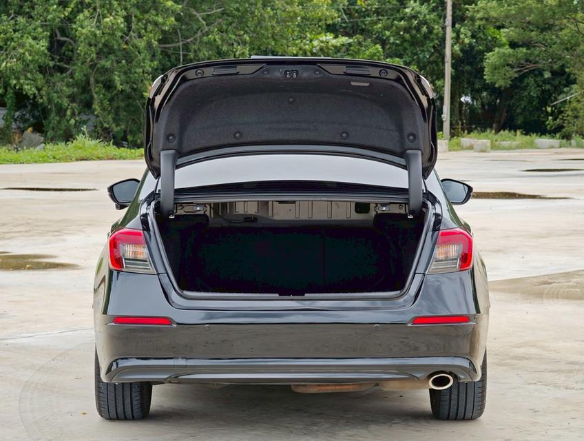 HONDA CIVIC FE Sedan 4dr e:HEV RS E-CVT FWD 2.0 Y22. สีดำ  เกียร์ออโต้  8