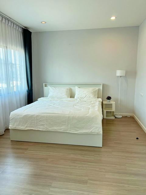 ฟิวเจอร์ พาร์ค รังสิต MRT รังสิต 3.2กม. ให้เช่าทาวน์โฮมสุดหรู 2 ชั้น 21 ตร.วา. 170 ตร.ม. รร.หอวัง ปทุมธานี 2.4 กม. ตกแต่ 3