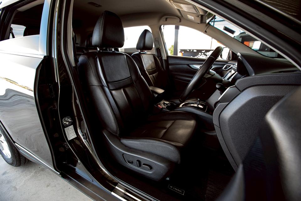 NISSAN X-TRAIL 2.0V Hybrid 4WD ปี 2016 สีเขียว มือเดียวป้ายแดง 8