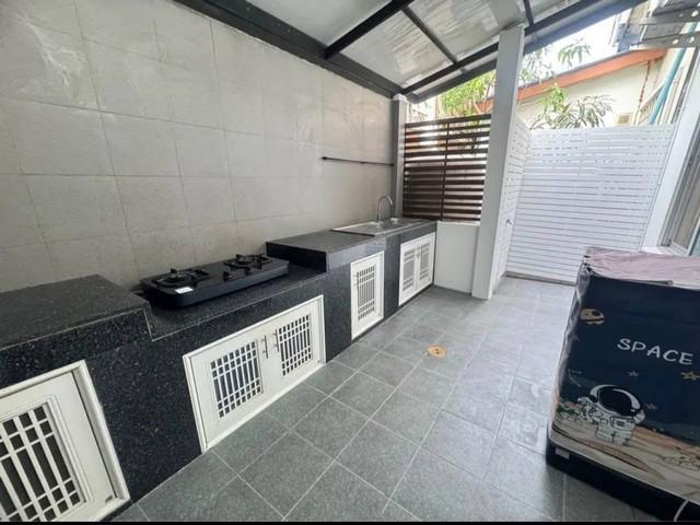 ให้เช่าทาวน์โฮม 3 ชั้น 4 ห้องนอน โครงการบ้านกลางเมือง แกรนด์ เดอ ปารีส รัชดา เหม่งจ๋าย ติดนานาชาติสิงคโปร์ SISB ประชาอุท 6
