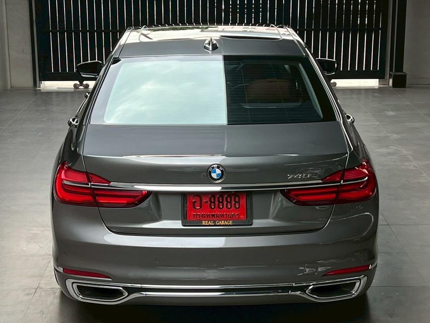 BMW 740Li 3.0 G12 Pure Excellence Sedan 11