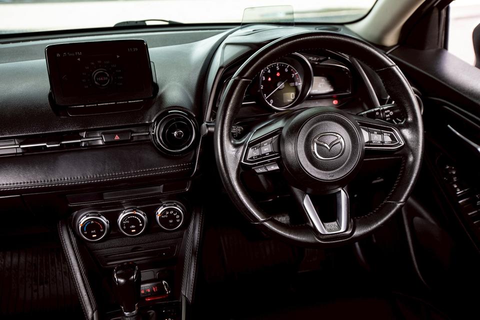 Mazda2 1.3 High Connect Skyactiv Sedan ปี 2018 สีขาวมุก 15
