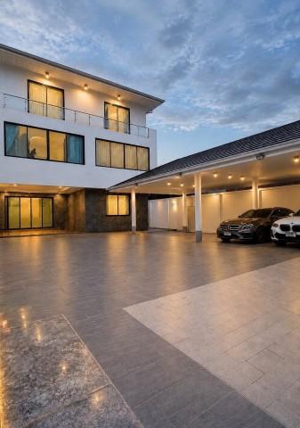 Pool Villa 6 นอน เซ็นทรัล อีสต์วิลล์ 1.2 กม. นาคนิวาส1-4 บ้านเดี่ยวหรู 8 น้ำ MRTลาดพร้าว71 1กม. 173 ตร.ว 800 ตร.ม. สระว่ 1