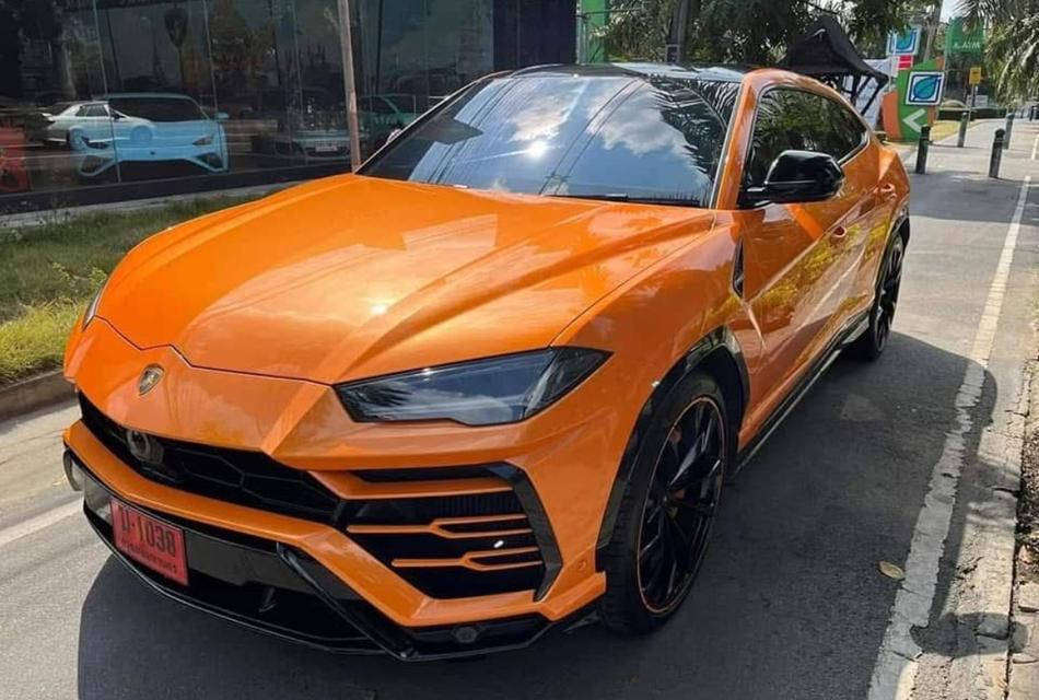 Lamborghini Urus สีส้ม 4