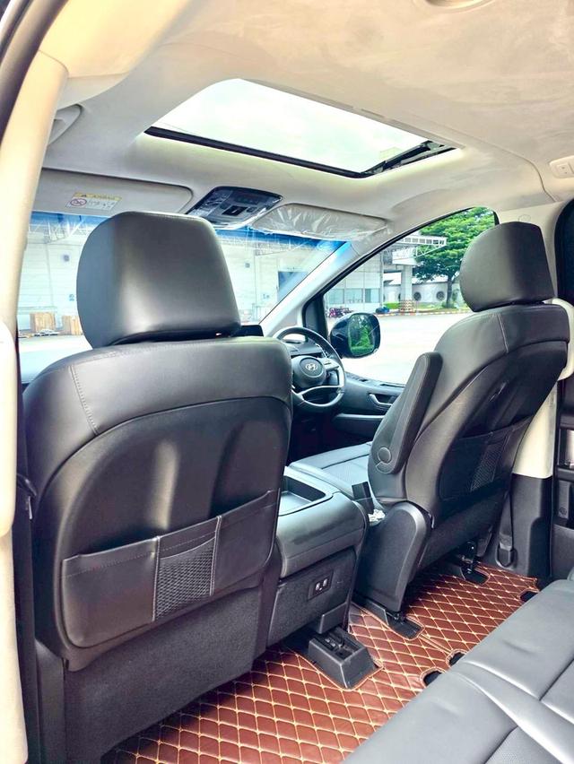 Hyundai STARIA 2.2 PREMIUM SUNROOF TOP สีดำ ปี 2024 ไมล์ 30,000 กม. 11