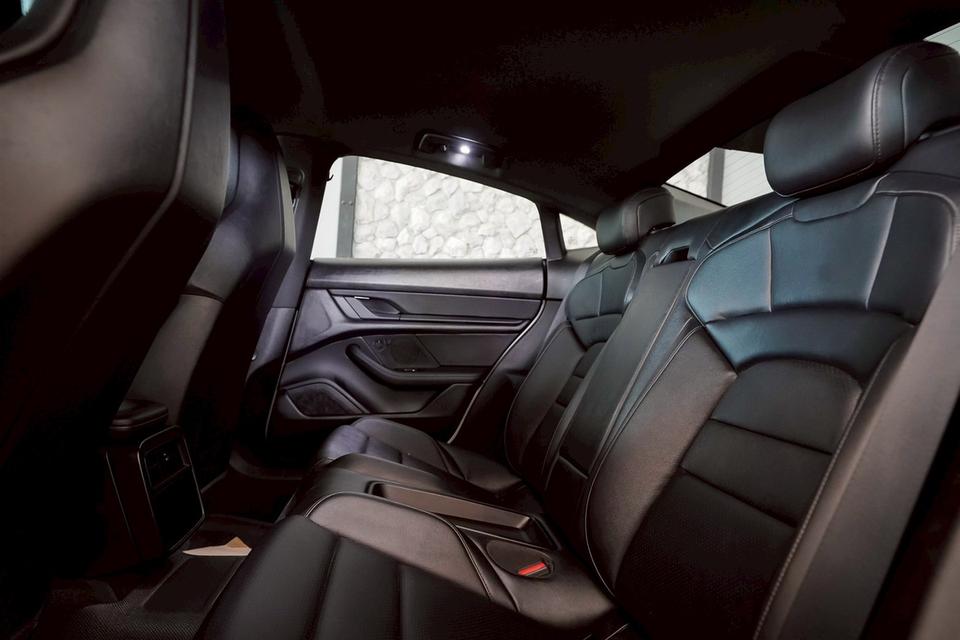 ขายรถ Porsche Taycan Base  3