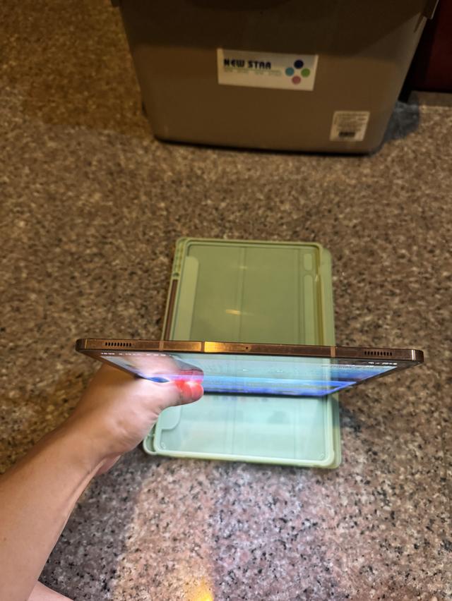 ขายๆๆSamsungTabS7PlusสีRose Gold 128กิ๊กLTEใส่ซิมได้สูนTrueสภาพสวยการใช้งานดีเยี่ยมทุกๆฟังชั่นเครื่องรีสโตได้ตลอดไม่มีติดแอคเค้าใดๆคับ ( จอขาวจั๊วไม่ม 3