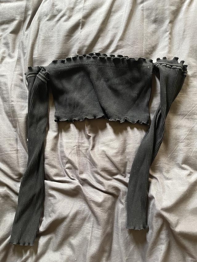 เกาะอกแขนยาว Black crop