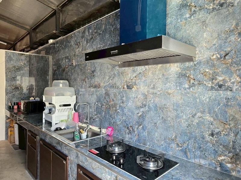 #ให้เช่าโกดังโฮมออฟฟิศพุทธมลฑลสาย2 ใกล้สมาคมชาวปักใต้  พื้นที่ใช้สอย 405. ตร.ม. บนเนื้อที่ 120 ตร.ว. ไฟฟ้า 3 เฟส รับน้ำหนักได้ 3 ตัน / ตรม. 12