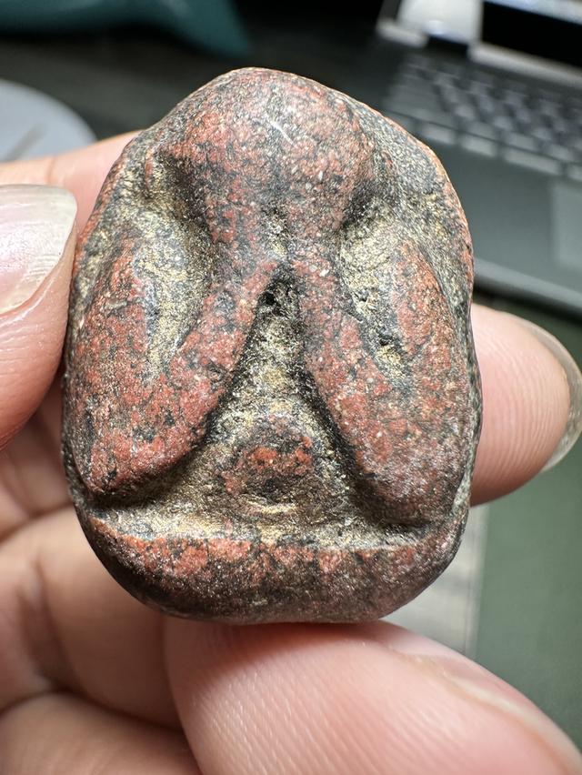 พระปิดตา ไม่ทราบที่ และวัด เนื้อออกแดง