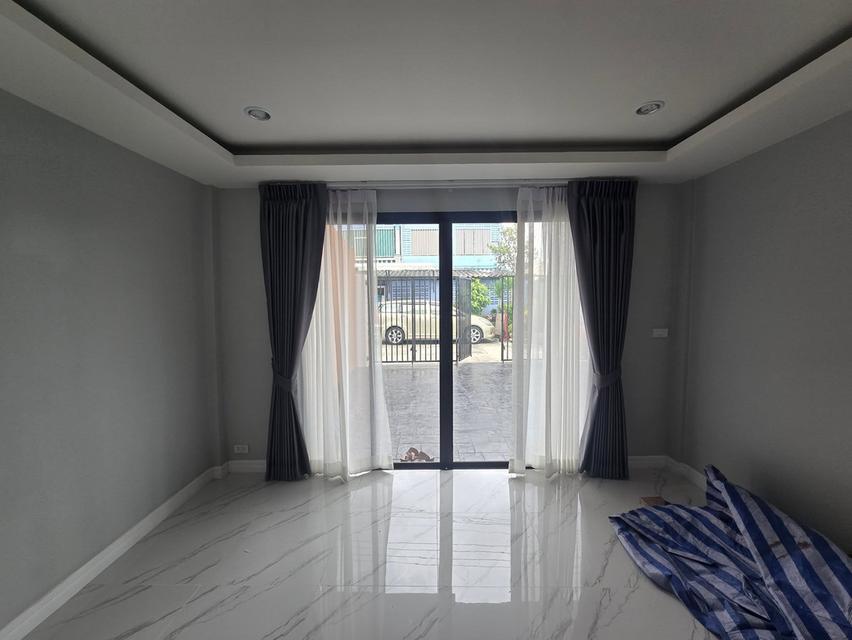 ด่วน!! เพียง 6.8 ล้าน บ้านทาวน์เฮาส์ หลังมุม รีโนเวทใหม่ พร้อมเข้าอยู่ได้ทันที ใกล้ BTS บางจาก 5