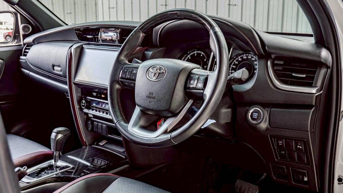 TOYOTA FORTUNER 2.4 LEGENDER BLACK TOP ปี 2020 สีขาว ดำ โฉม ปี15-ปัจจุบัน รูปที่ 11
