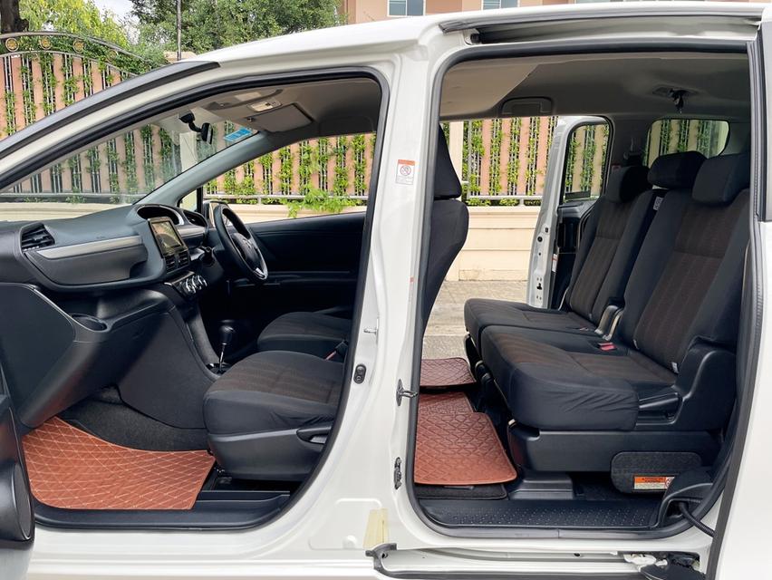 TOYOTA SIENTA 1.5 G ปี 2017  AUTO 7 SPEED สภาพนางฟ้า 13