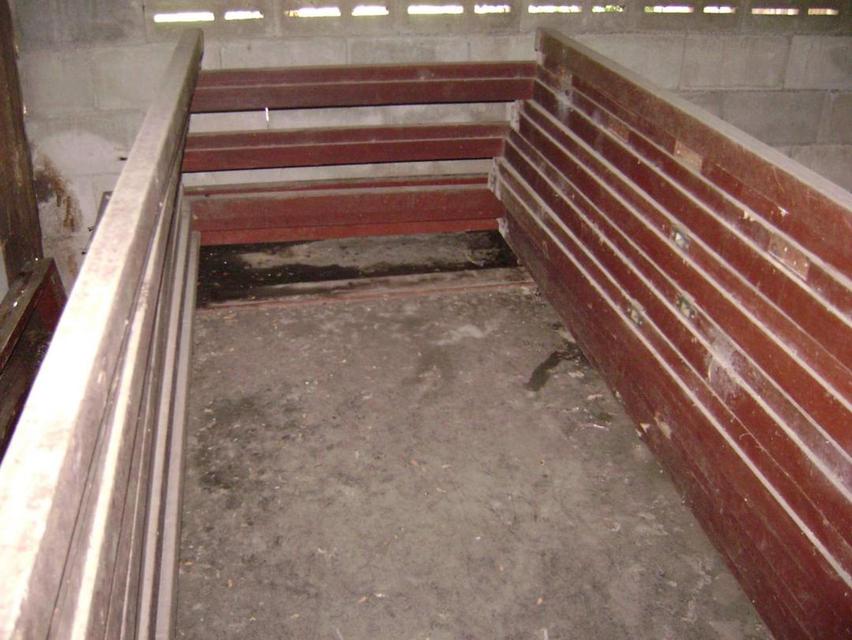 ขาย/หรือแลกเปลี่ยน/ บานประตูหน้าต่างไม้สัก พร้อมวงกบไม้แดง มือสอง 6