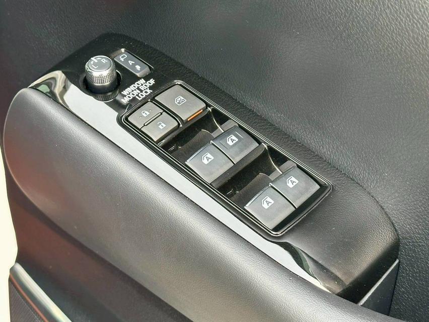 Toyota Alphard 2.5 SC Package MNC ปี 2020 จด 2021 10