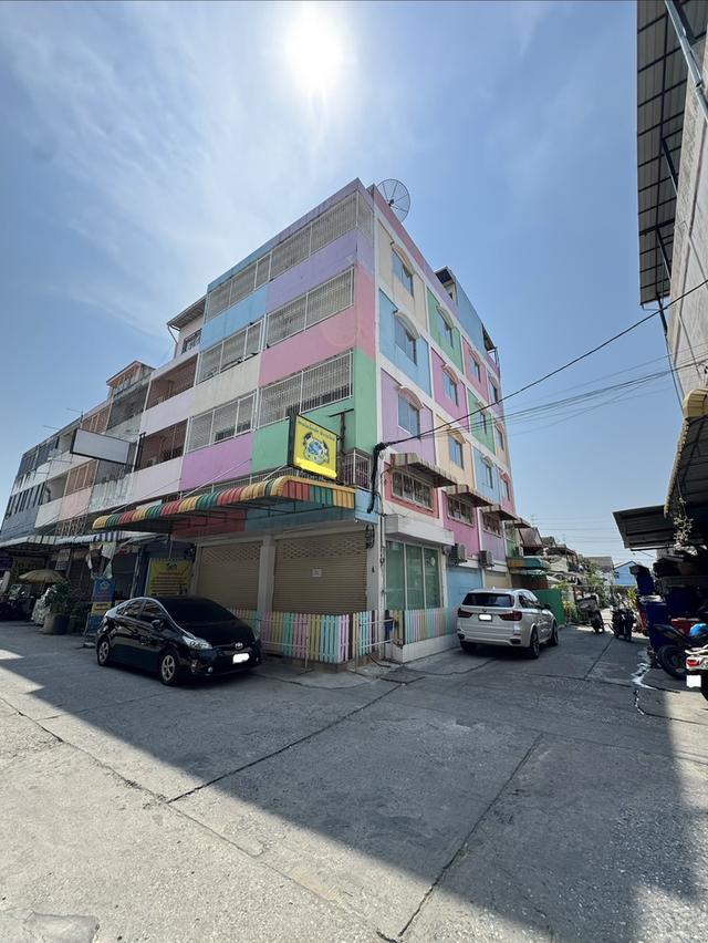 ขายต่ำกว่าราคาตลาด เป็นอาคารพาณิชย์ 2ห้อง 5ชั้น ห้องหัวมุม พื้นที่รวม 30 ตร.วา ภายในพื้นที่ใช้สอยเยอะมาก ประมาน 640 ตร.ม ยังไม่รวมดาดฟ้า 1