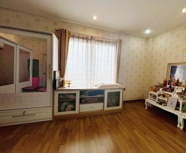 ขายบ้านทาวน์โฮมสามชั้นถนนนิมิตรใหม่13/2 6