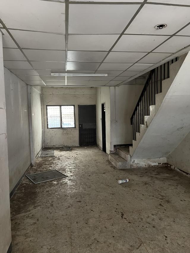 🧨 ถูกเหมือนได้เปล่า! ทาวน์เฮ้าส์ 3 ชั้น พื้นที่เยอะ จอดรถ 2 คัน 🚗 ม.อมรชัย 3 ซอย 7 เพียง 1.65 ลบ. 🔥 เจ้าของใจดี ฟรีโอนทุกบาท! 12