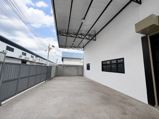 กิ่งแก้ว31-41 ใกล้สนามบินสุวรรณภูมิ ลิฟต์ขนส่ง 2ตัน วัดกิ่งแก้ว ให้เช่าโรงงาน 770 ตร.ม. 84,999 บาทต่อเดือน 2 งาน 15 ตร.ว 3