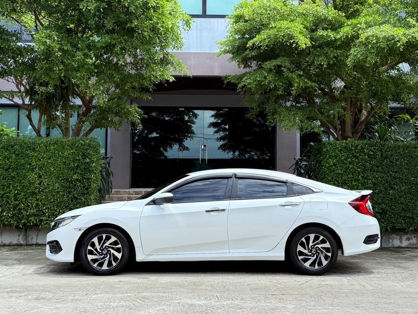 2018 HONDA CIVIC FC 1.8 EL รถมือเดียวออกป้ายแดง รถวิ่งน้อย เข้าศูนย์ทุกระยะ รถไม่เคยมีอุบัติเหตุครับ