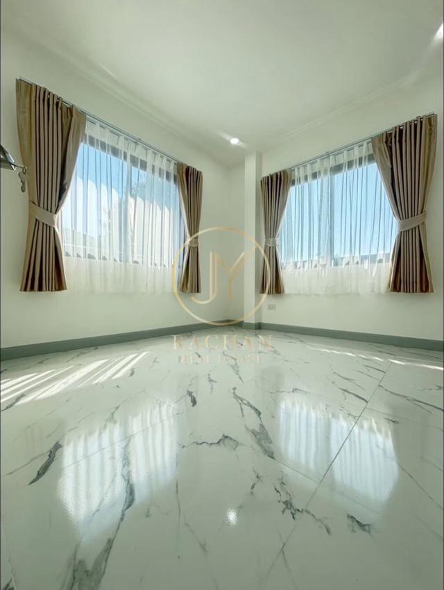 B69-299 ขายด่วน บ้านเดี่ยว 2 ชั้น รีโนเวทใหม่ หมู่บ้านชัยพฤกษ์ 1 ถ.คุ้มเกล้า 7 เนื้อที่ 65 ตร.ว พื้นที่ใช้สอย 180 ตร.ม 4 ห้องนอน 3 ห้องน้ำ 1 ห้องครัว 18