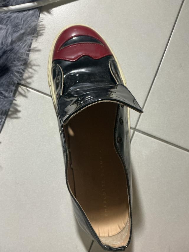 รองเท้า CHARLOTTE OLYMPIA มือสอง