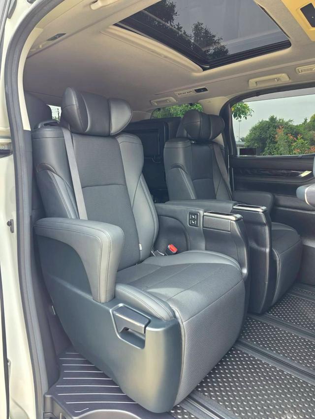 Toyota ALPHARD SC สีขาว ปี 2022 ไมล์ 60,000 กม.  13