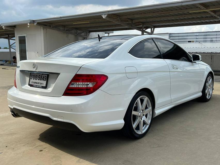 Benz C180 CGI Coupe AMG Package (W204) 2013 รถหรู สภาพสวยประวัติดี ราคาเร้าใจ 3