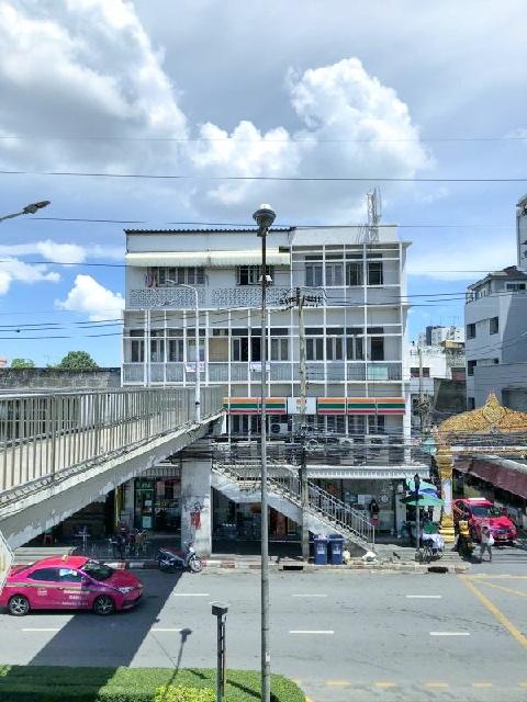 พรานนก MRT ไฟฉาย บางขุนนนท์ 1.3 กม. รร.อาชีวศึกษาธนบุรี 1.3 กม.อพาร์ทเม้นท์ 4 ชั้น 38ตร.วา. 308 ตร.ม.15 นอน 15 น้ำ 1