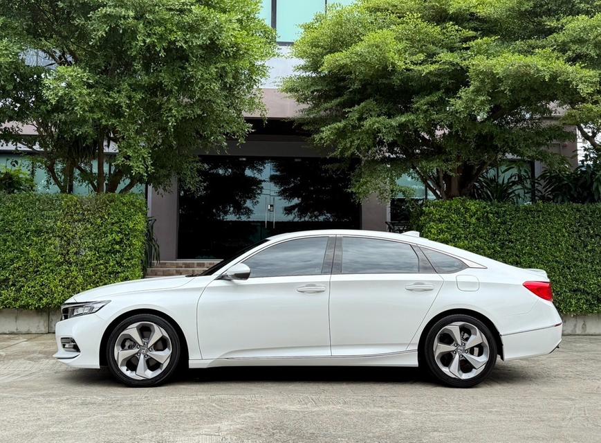 2022 HONDA ACCORD eHEV TECH รถมือเดียวออกป้ายแดง สภาพป้ายแดง รถวิ่งน้อยเพียง 20,000 กม ไม่เคยมีอุบัติเหตุครับ