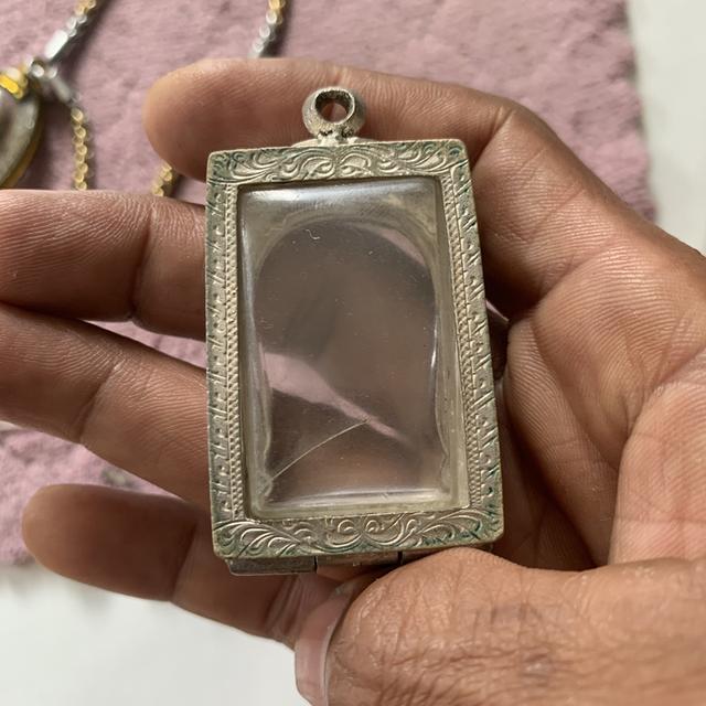 กรอบเงินแท้เก่า ใส่พระะสมเด็จ รูปที่ 2