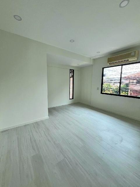 บ้านเดี่ยว 2 ชั้น เพิ่งรีโนเวทใหม่ 58 ตร.วา.232 ตร.ม.เหมาะกับทำโฮมออฟฟิศ อยู่อาศัย รร.นานาชาติบริติชโคลัมเบีย 3.5 กม. 4  4