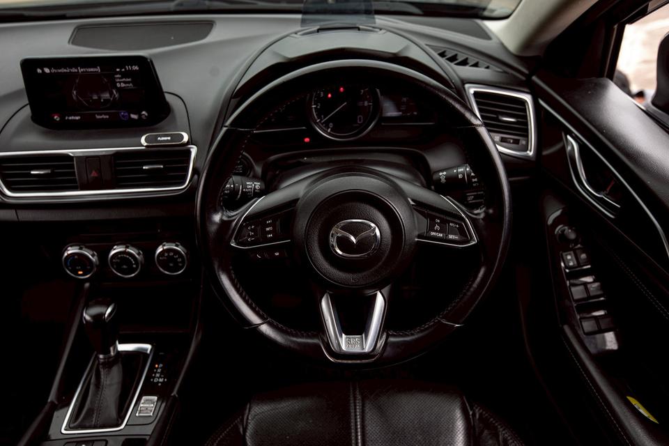 Mazda3 Skyactiv 2.0S MNC ปี 2018 สีเงิน มือเดียวป้ายแดง 15