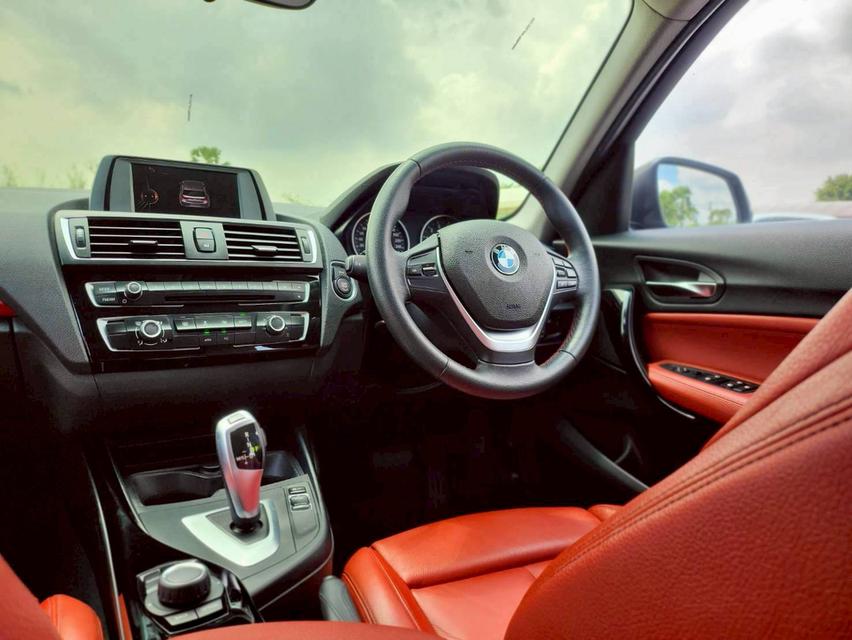 BMW 118i Sport Line Hatchback (F20) LCI 2016 แฮทช์แบ็กสุดหรู คล่องตัว ปลอดภัย ราคาประหยัด 17