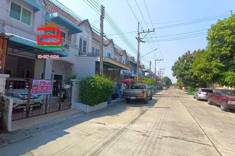 ทาวน์เฮ้าส์ เบญจพฤกษ์ (ใกล้มหาลัยเทคโนโลยีราชมงคลธัญบุรี) เนื้อที่ 18.3 ตรว. ตำบลคลองห้า อำเภอคลองหลวง จังหวัดปทุมธานี 2