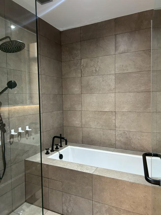 ขายคอนโดหรู: The Lofts Asoke 9