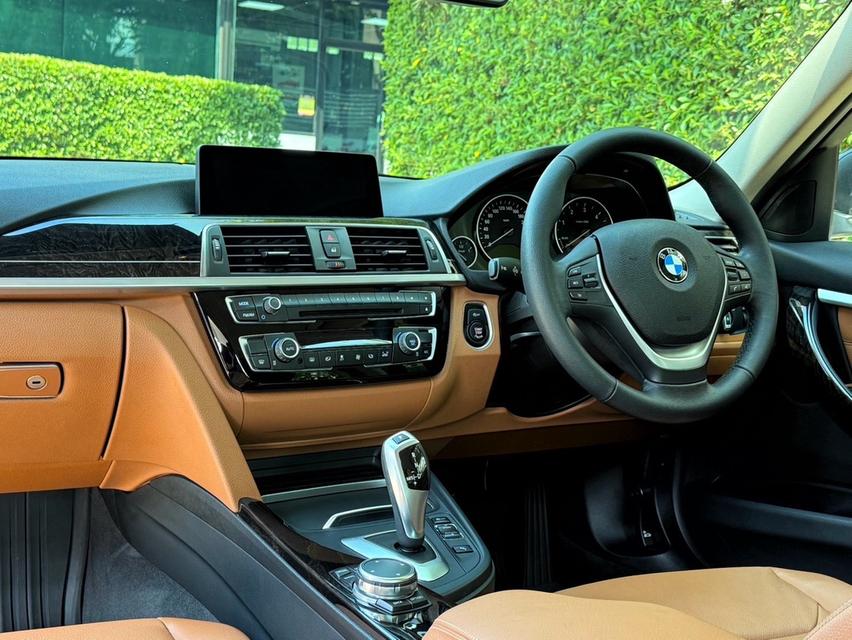 2018 BMW 320D CELEBRATION EDITION LCI รถมือเดียวออกป้ายแดง รถวิ่งน้อยเพียง 45,000กม รถเข้าศูนย์ทุกระยะ รถไม่เคยมีอุบัติเหตุครับ รูปที่ 12