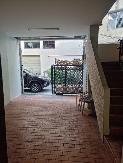 Renovated Town House 3 storey near BTS Suitable for residence and small office 2