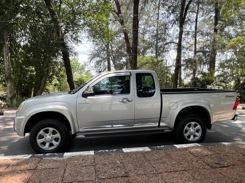 ISUZU D-Max 2.5 Hi-Lander Super Platinum 2011