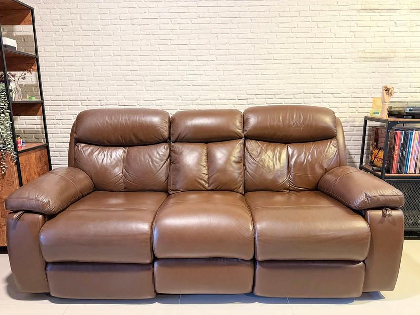 Jas Sofa รุ่น Jordan 3SRR 3 ที่นั่ง ปรับเอน manual 2 ที่นั่ง ที่วางแก้ว 2 ฝั่ง กว้าง: 208 ลึก: 97 สูง: 103 ซม มีตำหนิหนังแตกฝั่งที่นั่งด้านซ้าย