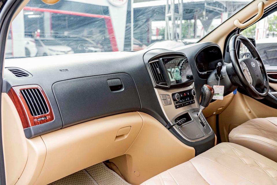 รหัสรถ NP3447 รุ่นรถ : HYUNDAI GRAND STAREX 2.5 PREMIUMปีรถ : 2017 12