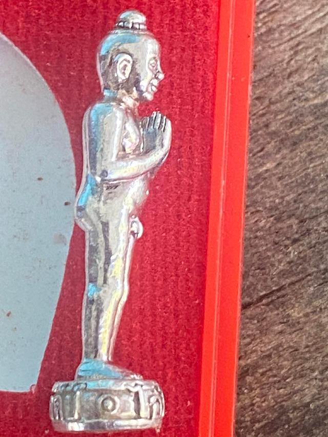 สำหรับรูปหล่อไอ้ไข่วัดเจดีย์รุ่นรับทรัพย์ปี 2556 การจัดสร้าง 556 องค์โดยเป็นรูปหล่อองลอยองค์เนื้อเงินแท้พิมพ์ใหญ่โค้ชเจดีย์