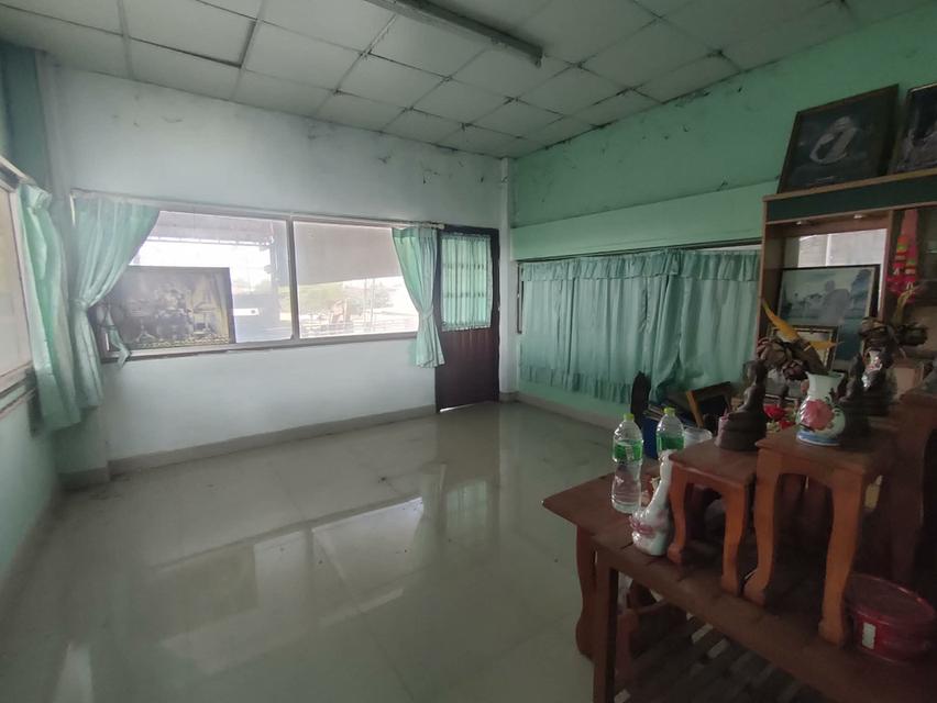 บ้านพร้อมที่ดินมีโกดัง 9