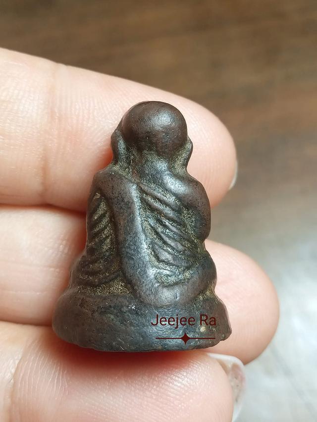 หลวงพ่อเงินเนื้อดิน