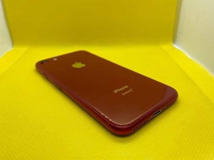 iPhone 8 สีแดง 2