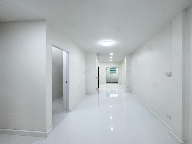 ขาย ทาวน์โฮม  Baan 84 Mansion หมู่บ้าน 84 แมนชั่น ประดิษฐ์มนูธรรมซอย 3 ทำเลดี ใกล้ทางด่วน MRT ลาดพร้าว71 รีโนเวทใหม่พร้อมอยู่  3