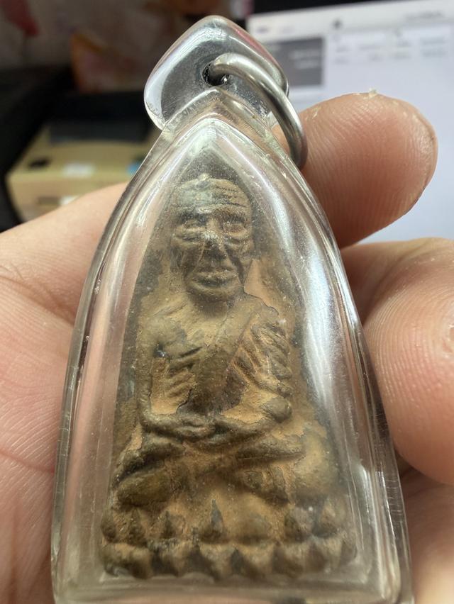 พระเครื่อง หลวงพ่อรวย พิมพ์หลวงปู่ทวด เนื้อดินไทย รุ่นแรก รูปที่ 2