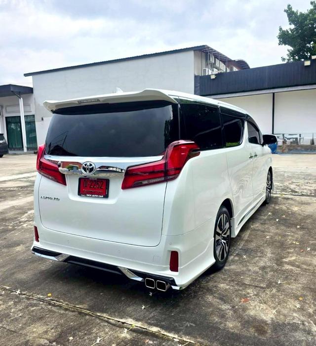 Toyota ALPHARD 2.5SC PACKAGE สีขาว ปี 2023 ไมล์ 17,000 กม.